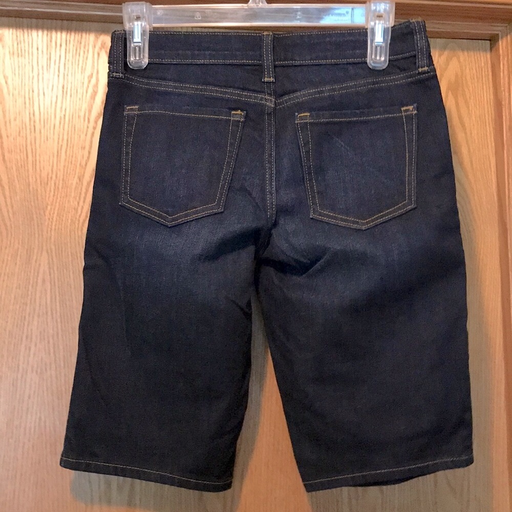 Gap size 0 / 25 Bermuda 11” preppy classic stretch dark denim jean shorts EUC